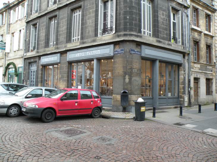 Artis Factum, Place Pierre Renaudel